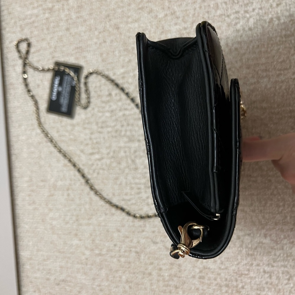 Chanel GHW CC Logo Classic Patent Quilted Leather Flap crossbody Bag - Picture 12 of 15